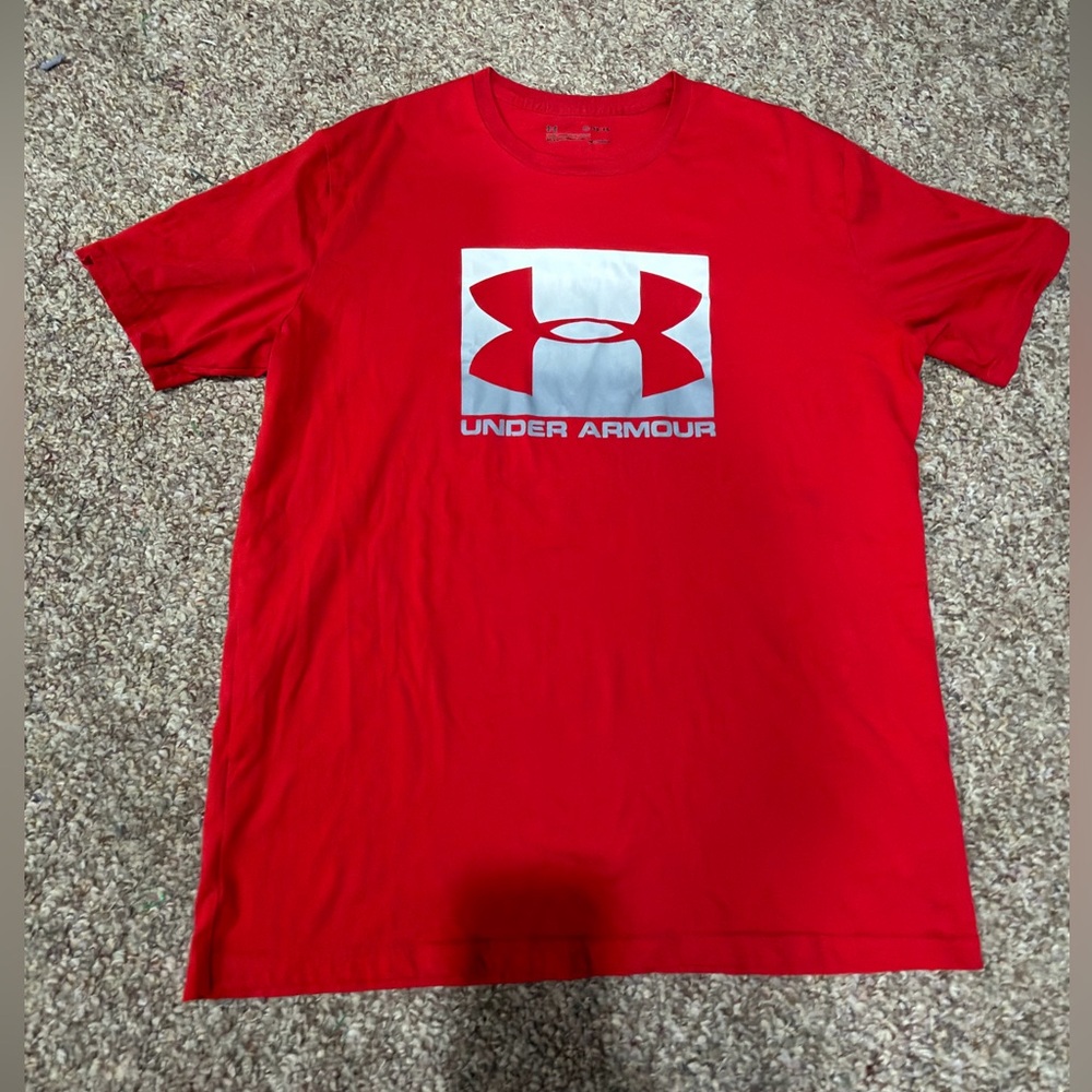 Under Armour Men’s Red Crew Neck Logo Tee